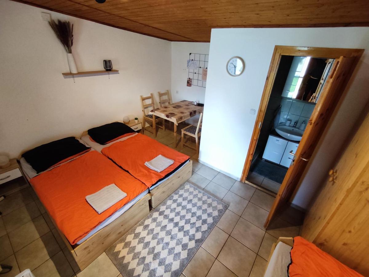 Suello Feszek Apartman Apartamento Tiszafüred Exterior foto